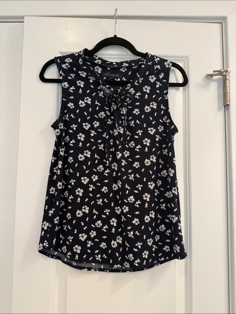 Banana Republic Navy & White Floral Tie-Neck Sleeveless Top